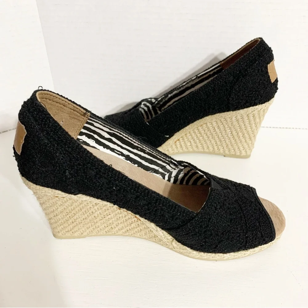 Madden Girl Tackle Crocheted Natural Fabric Jute Wedge Heel Open Toe Shoes Black